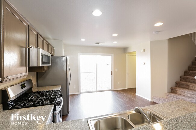 Building Photo - 10436 Coyote Cub Ave