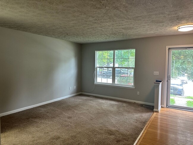 Building Photo - Spacious Townhome for Rent! Finished Basement! W/D! Available Now!