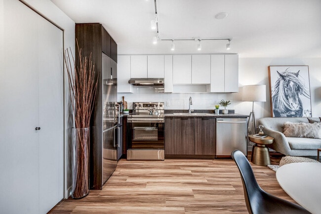 Building Photo - 3583 Kingsway