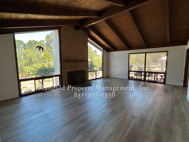 Building Photo - Charming 3-Bed, 2-Bath Home with Back Yard...