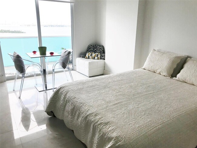 Foto del edificio - 725 NE 22nd St