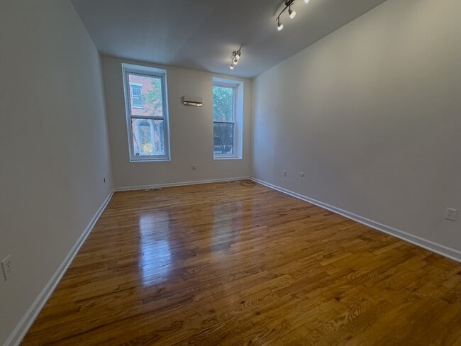 Building Photo - 2036 Wallace St