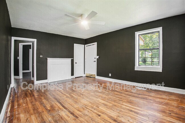 Building Photo - 2216 Lee Ave SW