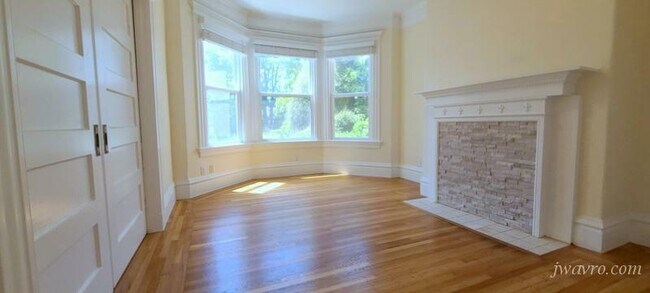 Building Photo - 635 Ashbury St
