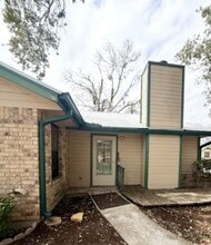 Building Photo - 728 W San Antonio St