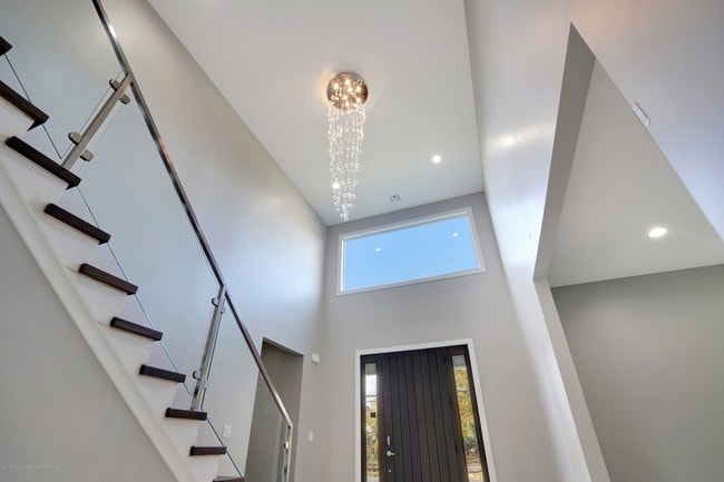 Building Photo - 98 Hollywood Ave