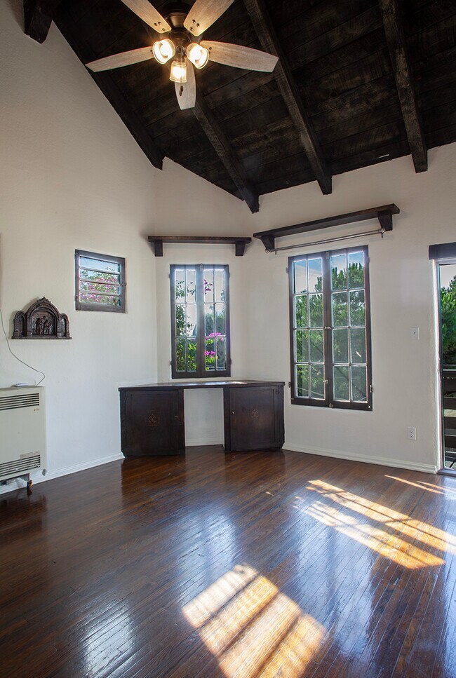 Building Photo - Charming 1-Bedroom Apartment with Loft and...