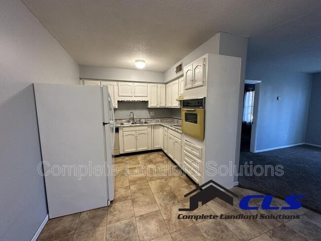 Building Photo - 626 E Curry Dr