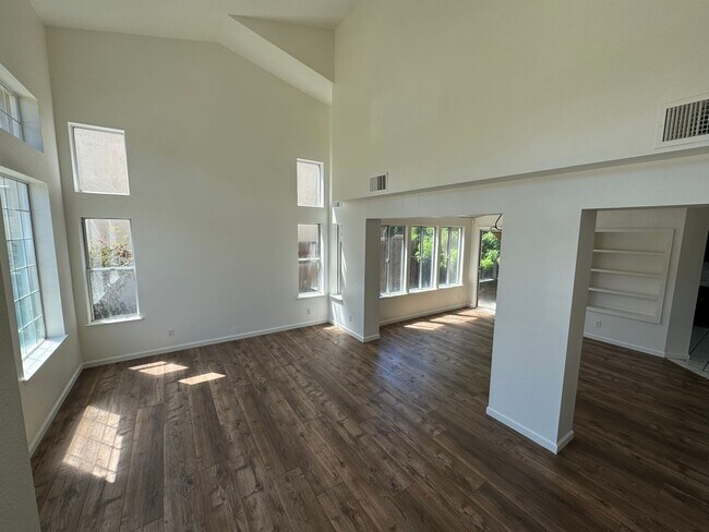 Foto del edificio - Ready to Move? Pet Friendly