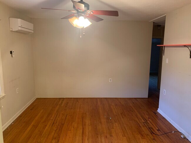 Building Photo - 9 Tree Canopy Ln