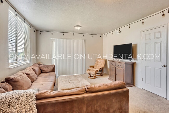 Foto del edificio - 838 E 700 N