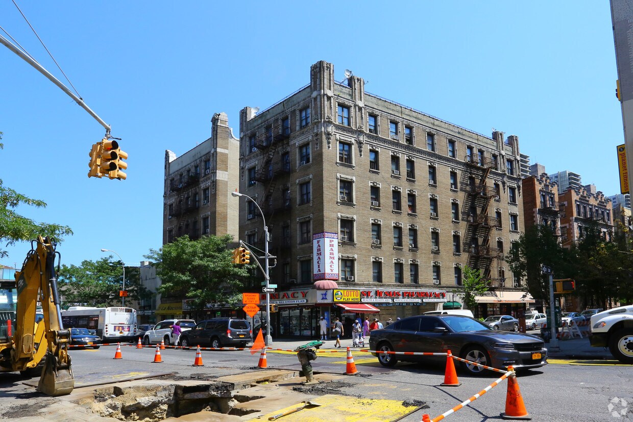 Primary Photo - 4180 Broadway