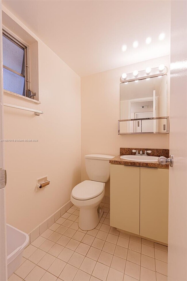 Foto del edificio - 8870 Fontainebleau Blvd