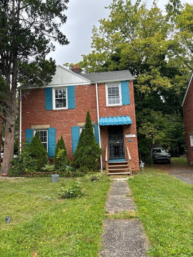Primary Photo - Large/ Updated Home