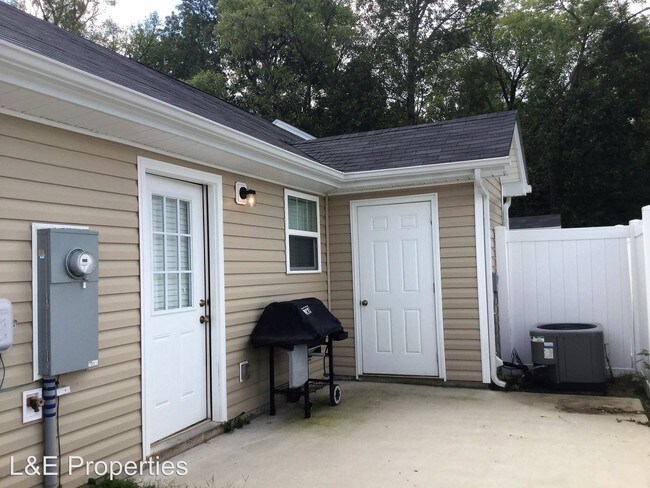 Building Photo - 2 br, 2 bath House - 108 S. Ferncliff Dr.