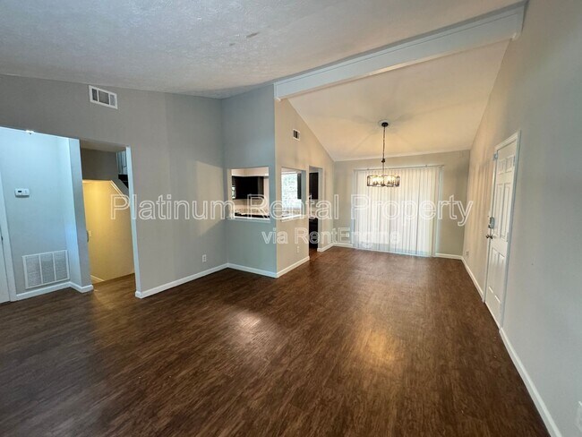 Building Photo - 270 Splitwood Ln