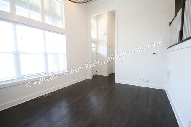 Building Photo - 526 Wedgewood Ave