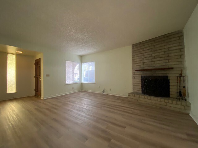 Foto del edificio - Charming and Well-Maintained 3-Bedroom, 2-...