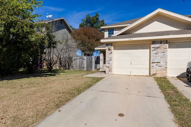 Foto del edificio - 2501 Schwald Rd