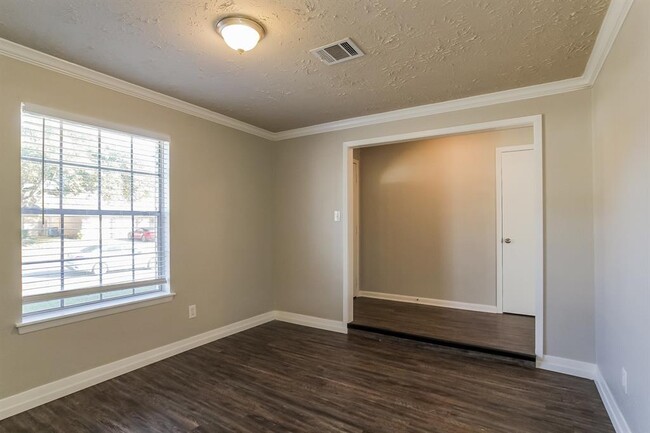 Building Photo - 5302 Green Timbers Dr
