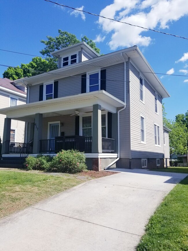 Building Photo - Single Family Four Bedroom Two Bedroom House!