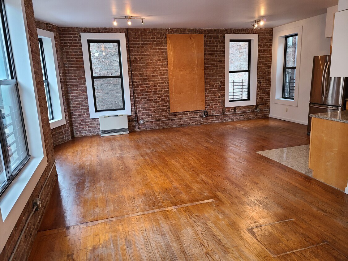 Primary Photo - 255 Broome St