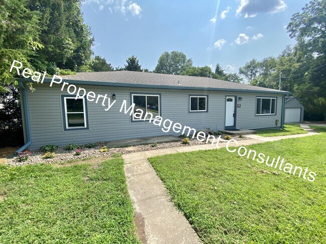 Foto del edificio - 3 Bedroom w Bonus Rm Fenced Yard & Shop