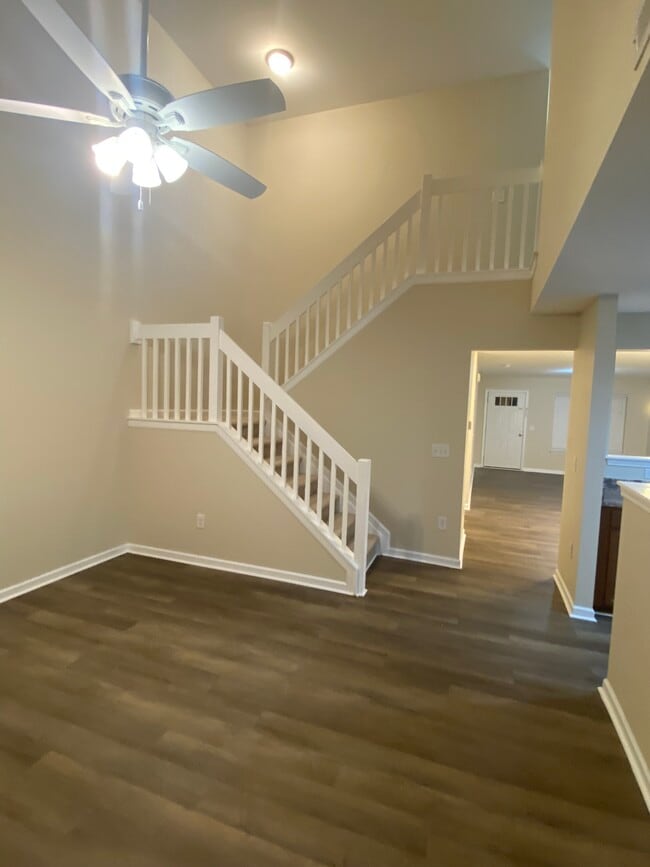 Building Photo - 527 Song Sparrow Ln