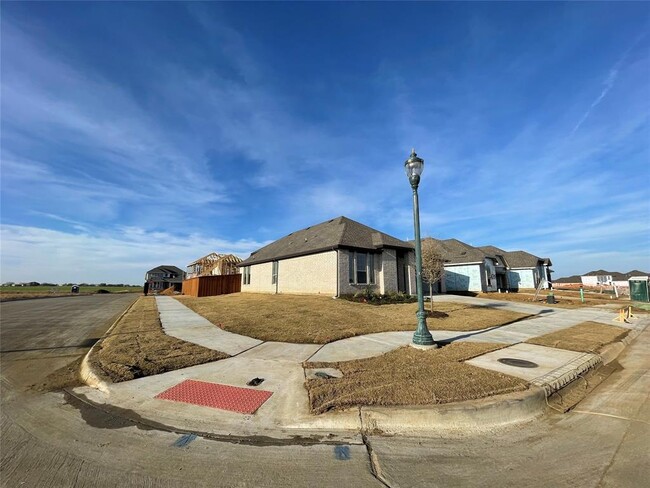 Building Photo - 16305 Garden Dr
