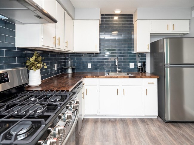 Foto del edificio - 6507 Circle S Rd