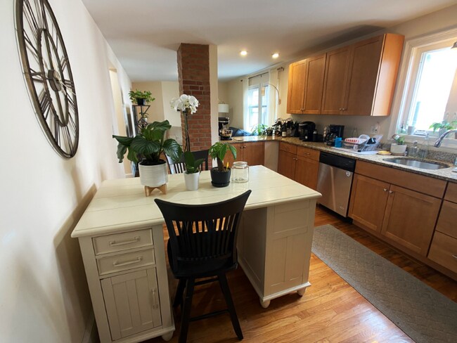 Building Photo - 78 Ten Hills Rd