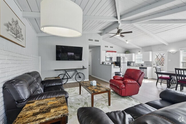 Building Photo - 743 Greenhaven Dr