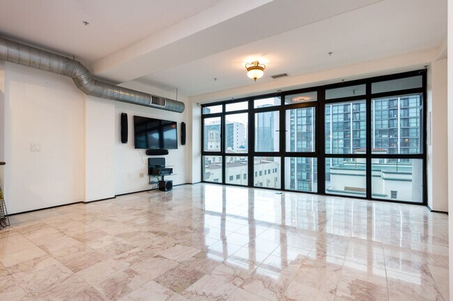 Foto del edificio - Modern Cortez Hill Loft | Secure Parking | Highly Upgraded
