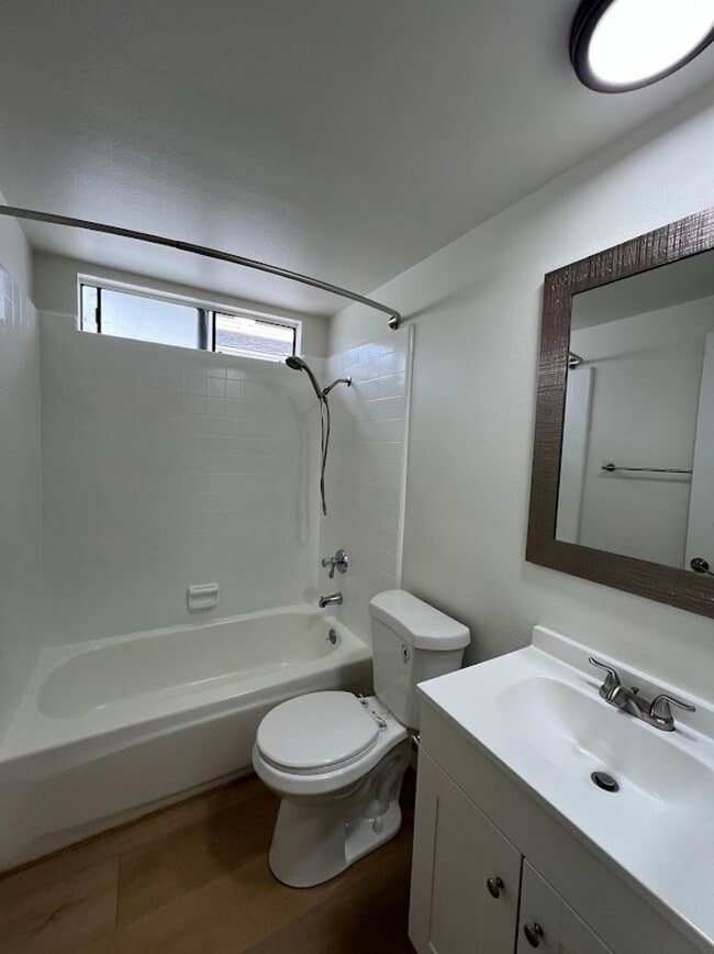 Building Photo - Coastal Living | 4 Bed Upper Unit Near Bal...