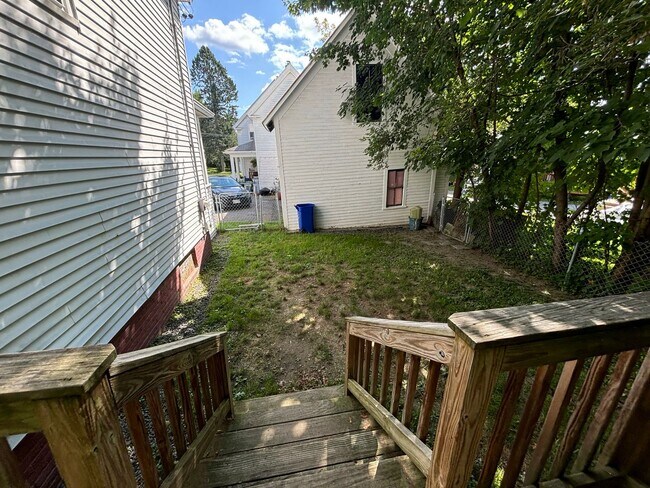 Building Photo - 31 Boutelle Ave