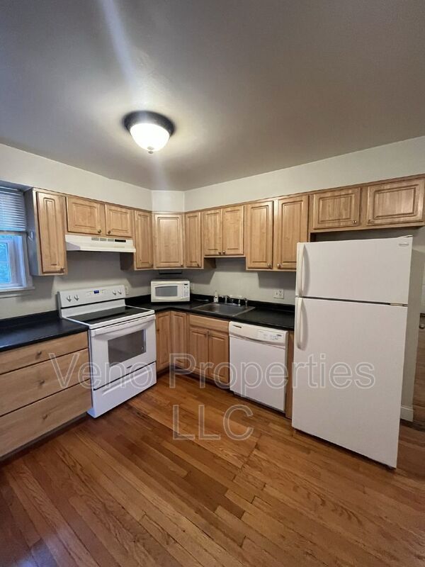 Building Photo - 1688 Western Ave