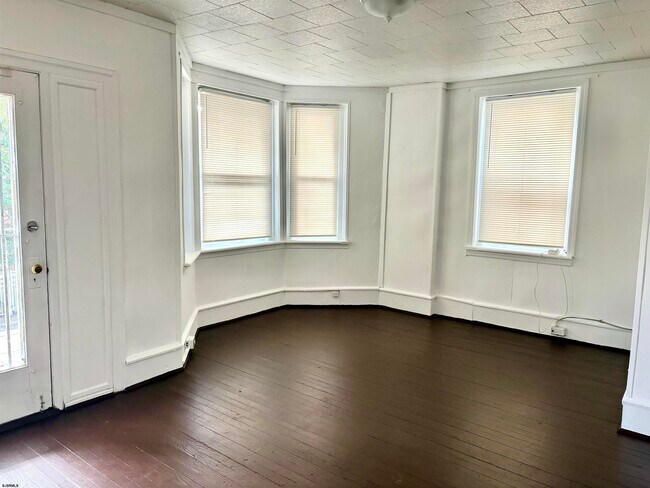Foto del edificio - 117 N Georgia Ave