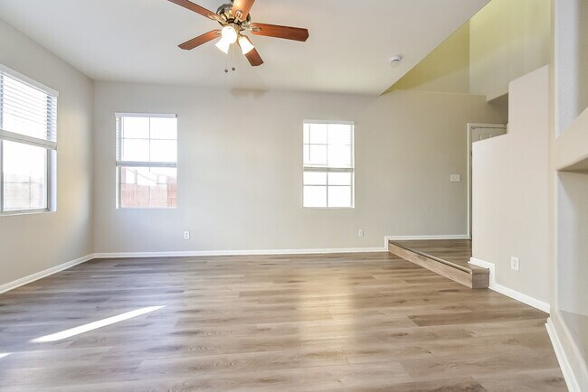 Foto del edificio - 4950 Attitude Ct