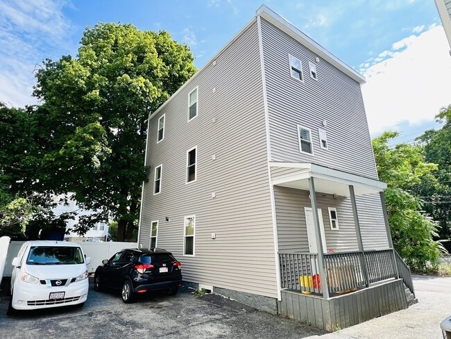 Building Photo - 10r Elliott Pl