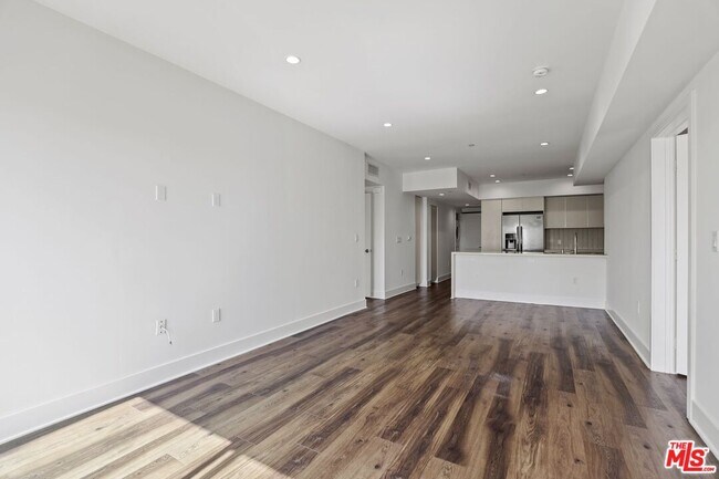 Building Photo - 1233 S Westgate Ave