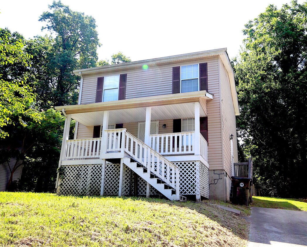Primary Photo - Spacious 4BR/2BA Brainerd Home Move In Ready!