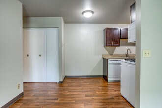 Dining Area/Pantry - Richmond Hills Apartments