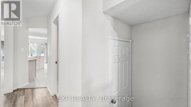 Photo du bâtiment - 445 Apache Ct