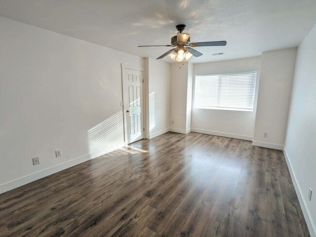 Foto del edificio - 341 E 2700 N