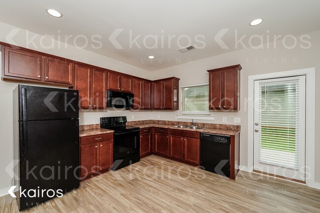Building Photo - 300 White Oak Circle