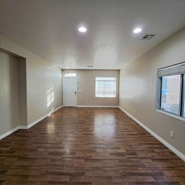Foto del edificio - Coming Soon...Stunning Four Bedroom Home i...