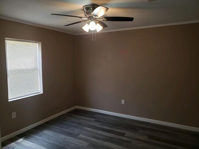 Foto del edificio - Upcoming 1 bed 1 bath in Orange, Tx!