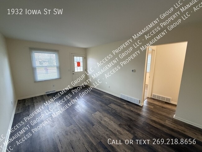 Building Photo - 1932 Iowa St SW