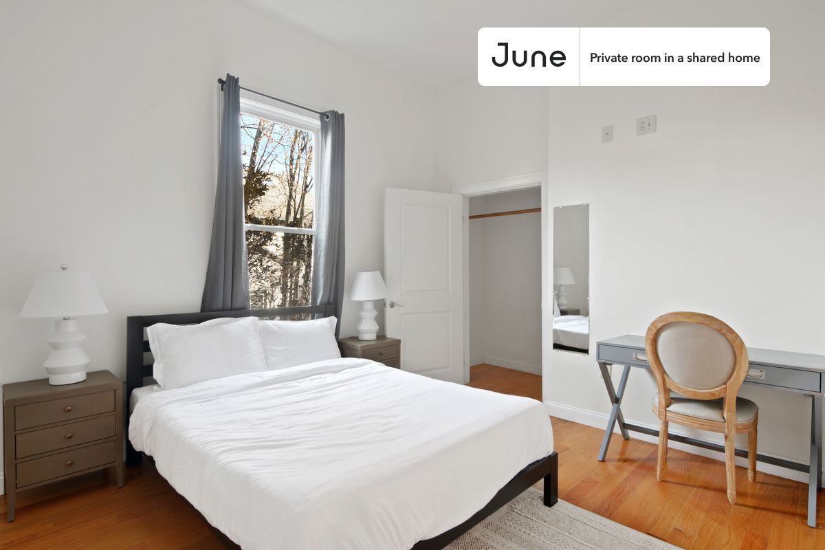 Private bedroom in 4 bed/2 bath Home - Private bedroom in 4 bed/2 bath Home