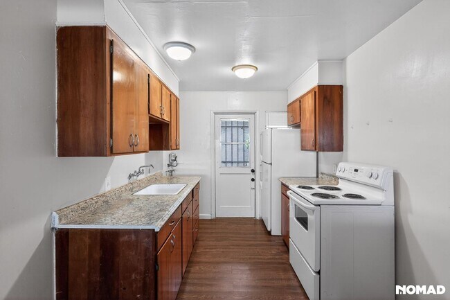 Foto del edificio - Charming 2BR Apartment in Fresno